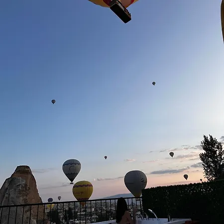 Unicorn Cave Szálloda 3*