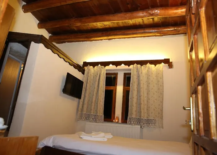 Unicorn Cave فندق 3*