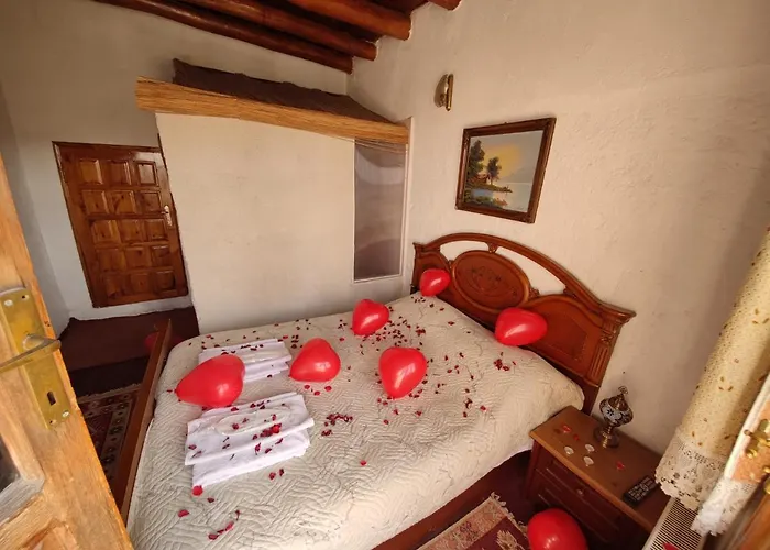 Unicorn Cave فندق 3*