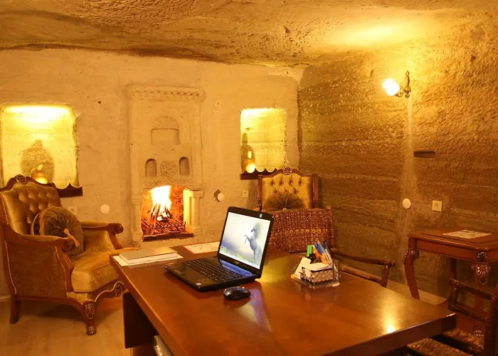 Unicorn Cave فندق 3*