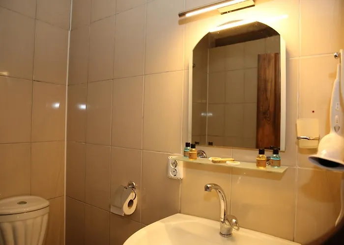 Unicorn Cave فندق 3*