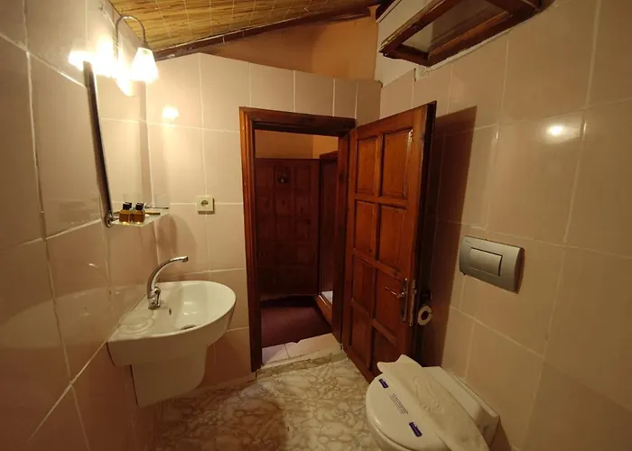 Unicorn Cave فندق 3*