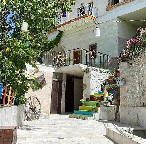 Unicorn Cave فندق