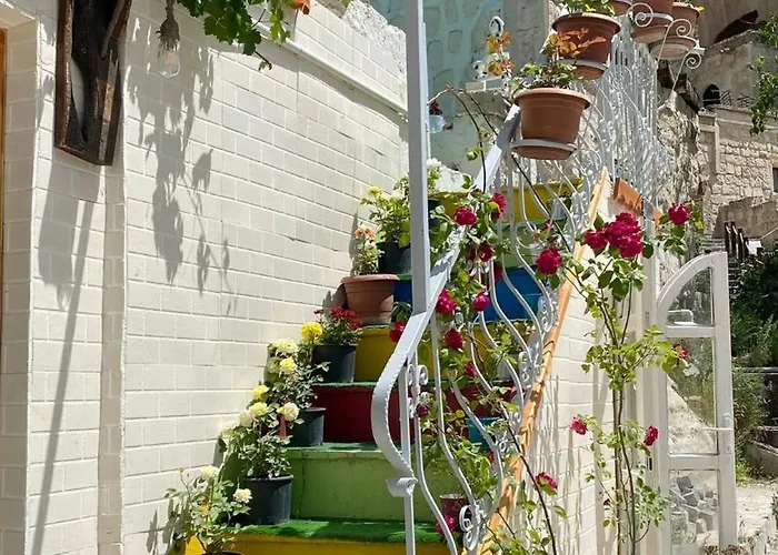 Unicorn Cave نفسهير